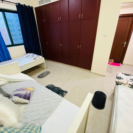דובאי Nash Guest House Females Only מראה חיצוני תמונה