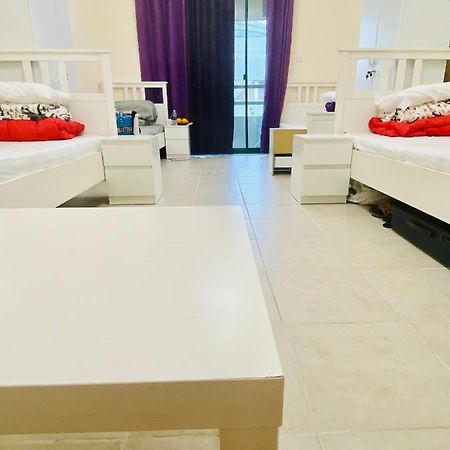 דובאי Nash Guest House Females Only מראה חיצוני תמונה