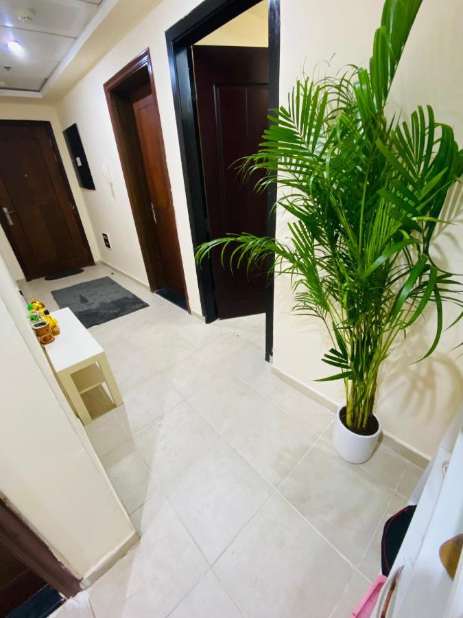 דובאי Nash Guest House Females Only מראה חיצוני תמונה