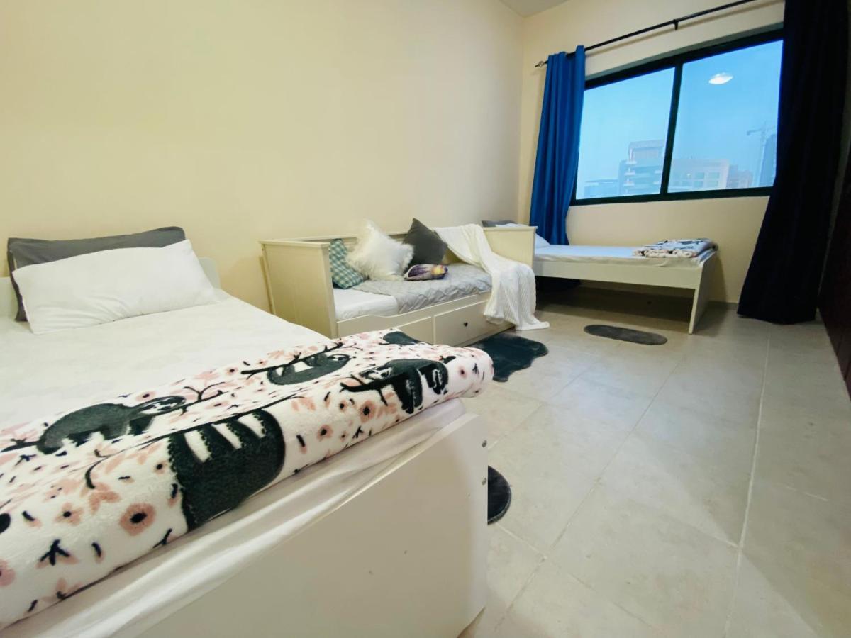 דובאי Nash Guest House Females Only מראה חיצוני תמונה