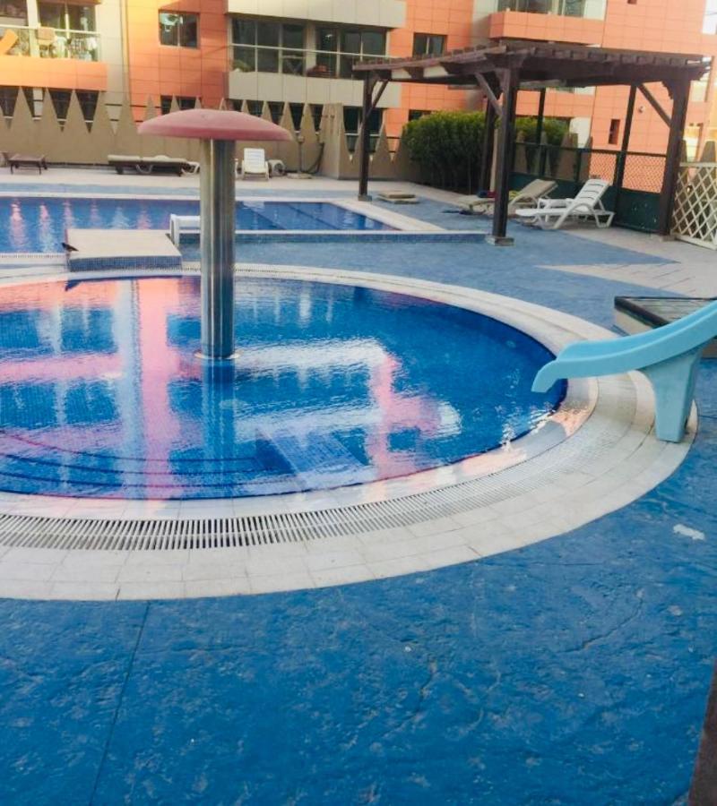 דובאי Nash Guest House Females Only מראה חיצוני תמונה