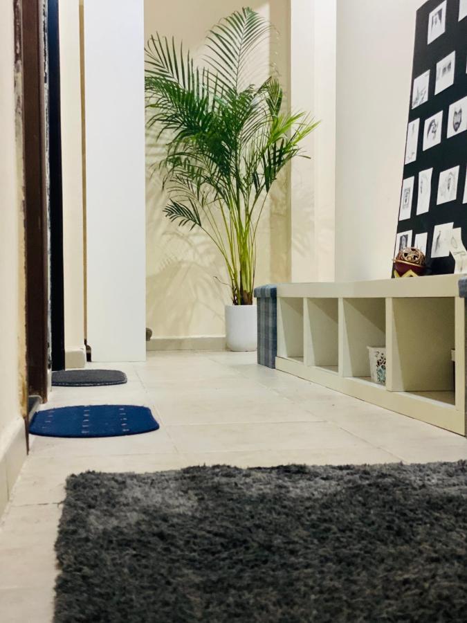 דובאי Nash Guest House Females Only מראה חיצוני תמונה