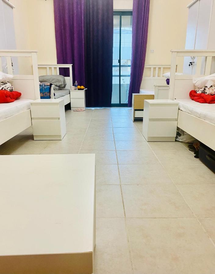 דובאי Nash Guest House Females Only מראה חיצוני תמונה