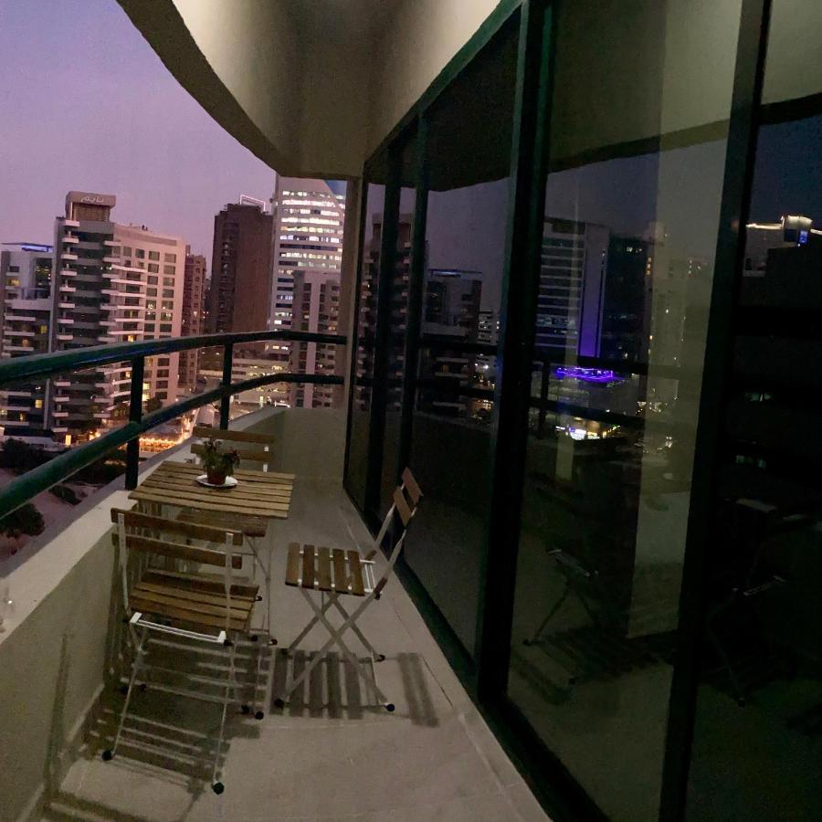 דובאי Nash Guest House Females Only מראה חיצוני תמונה