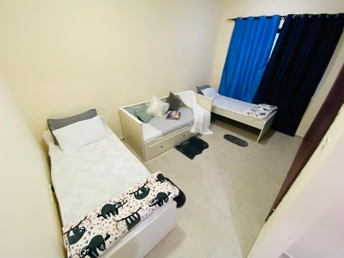דובאי Nash Guest House Females Only מראה חיצוני תמונה