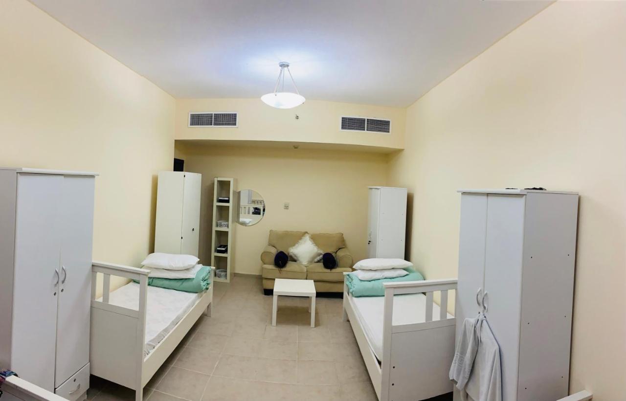 דובאי Nash Guest House Females Only מראה חיצוני תמונה