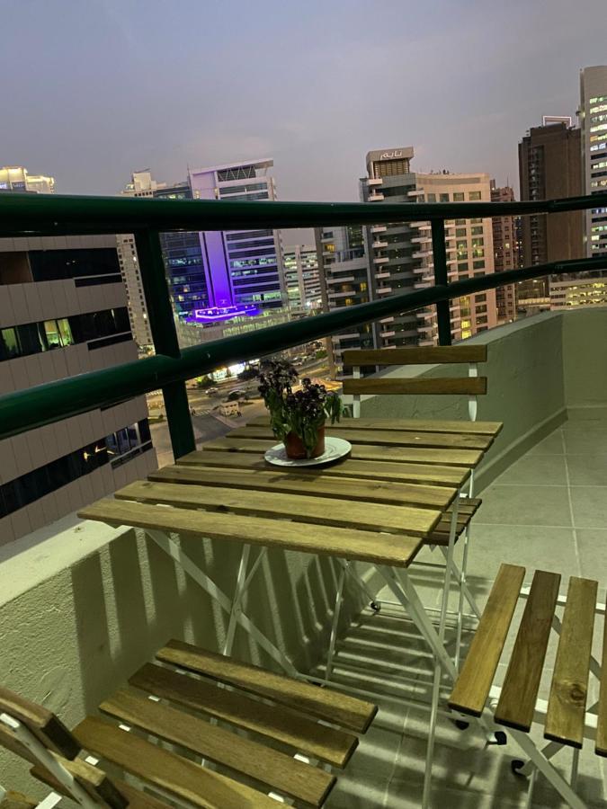 דובאי Nash Guest House Females Only מראה חיצוני תמונה
