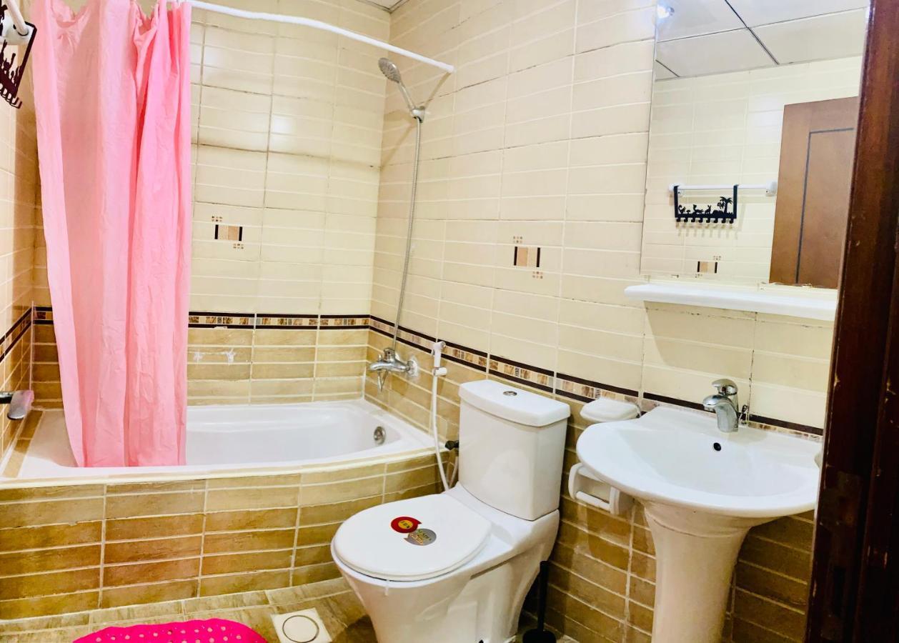 דובאי Nash Guest House Females Only מראה חיצוני תמונה