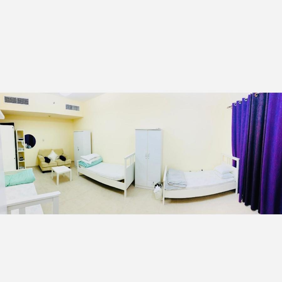 דובאי Nash Guest House Females Only חדר תמונה