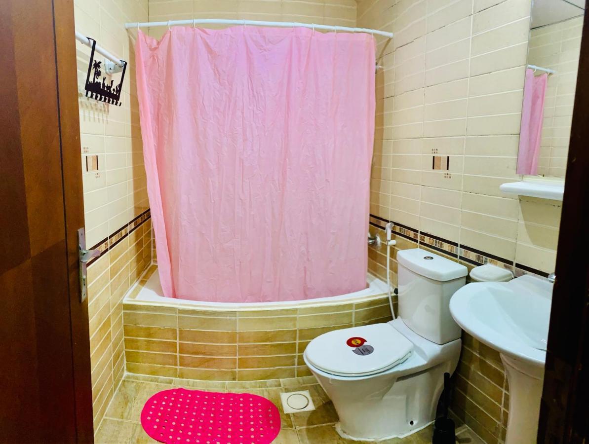 דובאי Nash Guest House Females Only מראה חיצוני תמונה