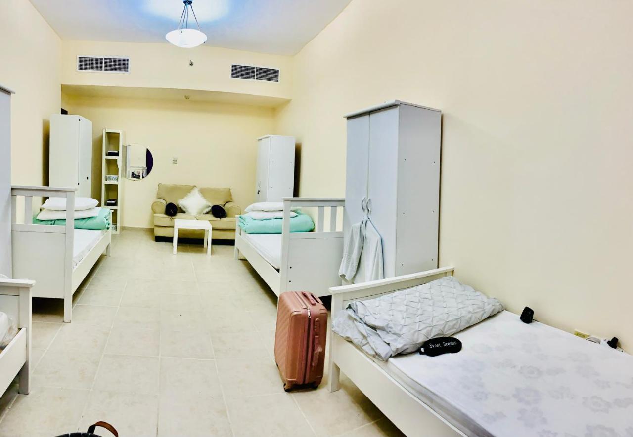 דובאי Nash Guest House Females Only מראה חיצוני תמונה