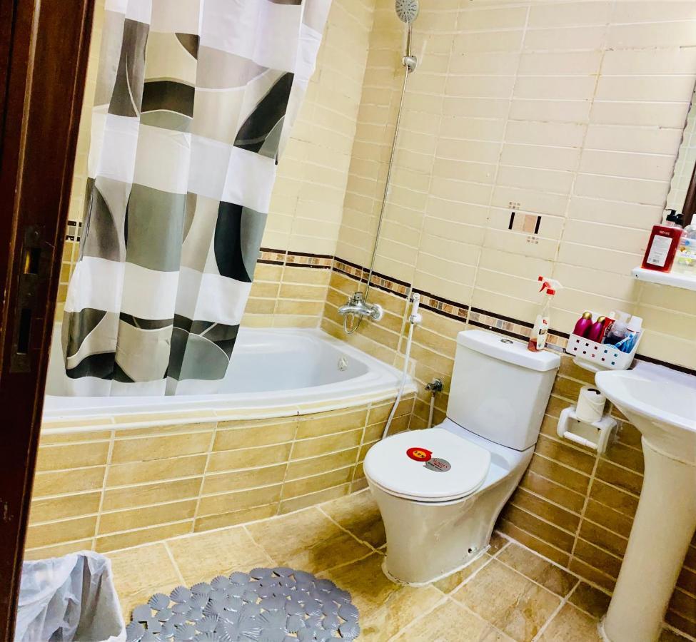 דובאי Nash Guest House Females Only מראה חיצוני תמונה
