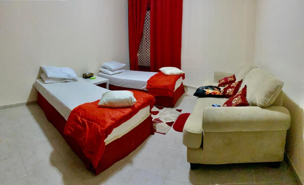 דובאי Nash Guest House Females Only מראה חיצוני תמונה