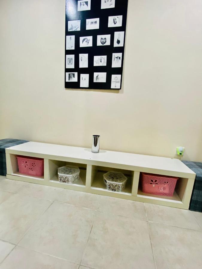 דובאי Nash Guest House Females Only מראה חיצוני תמונה