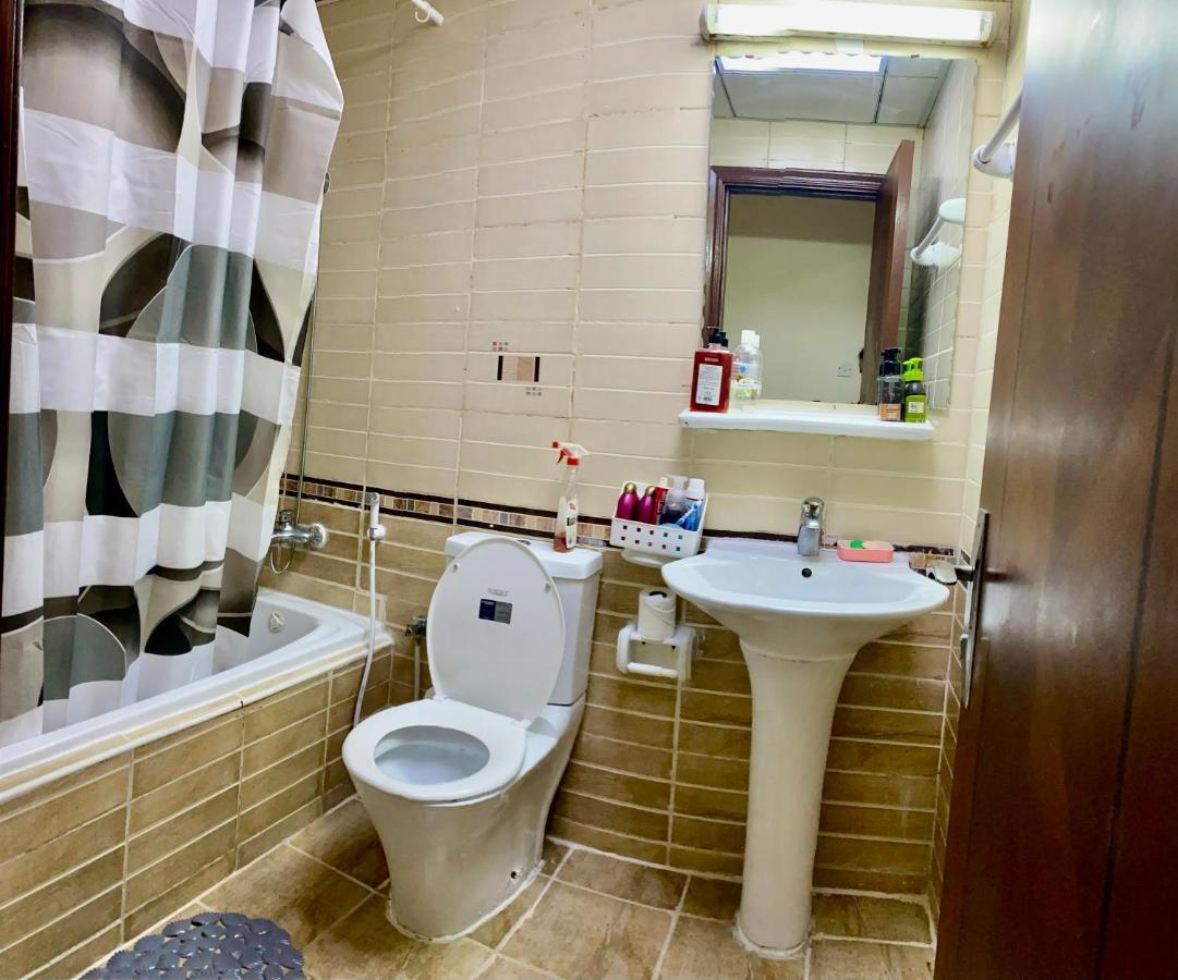דובאי Nash Guest House Females Only מראה חיצוני תמונה